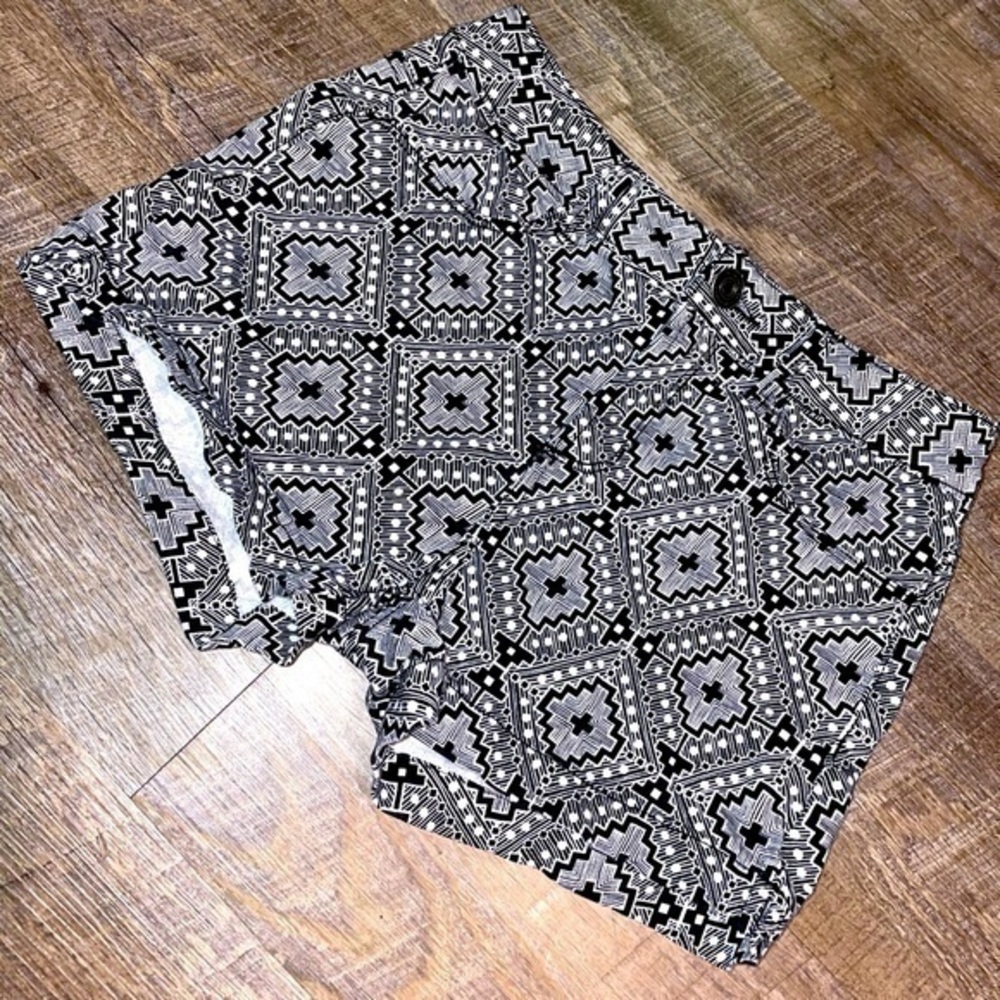 Women Design Black White Summer Shorts Size 3